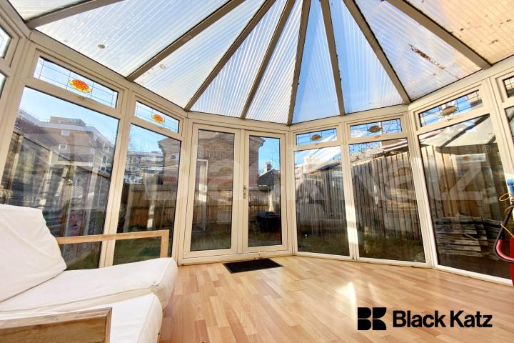 Two bedroomed house with study room, conservatory, parking & charming garden   Kinburn Street, Rotherhithe/Canada Water. 